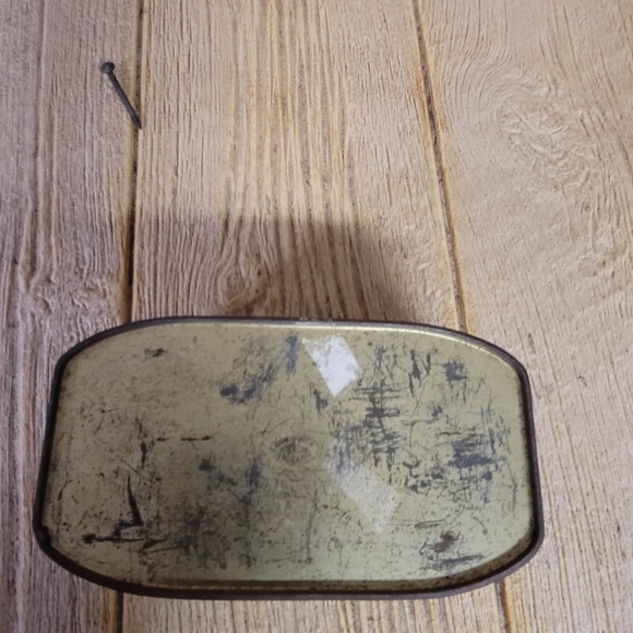 Vintage hinged lid tin, with stagecoach picture lid. MADE IN ENGLAND - Picture 4 of 5